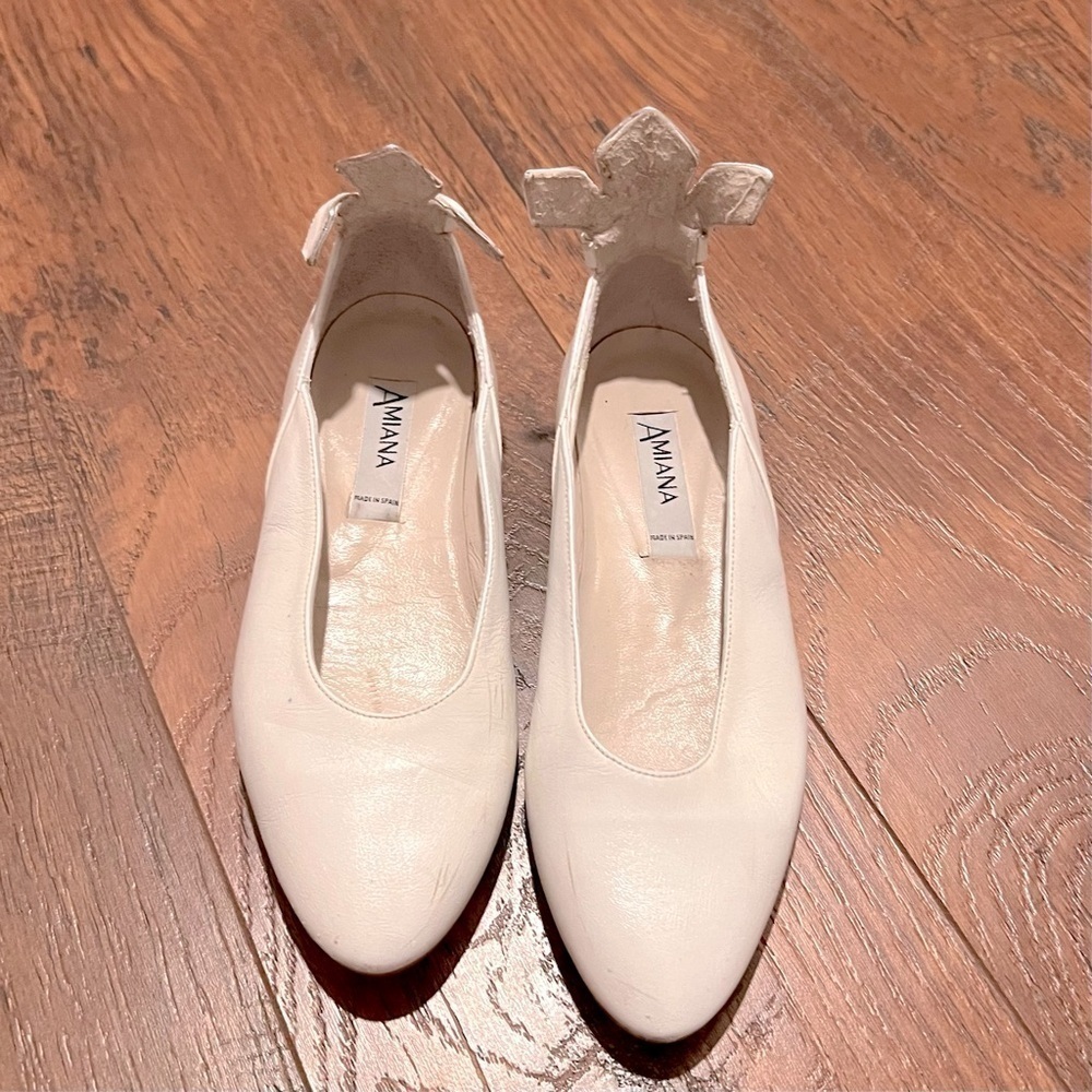 AMIANA white leather little girls shoes.  Size 1. Made in Spain